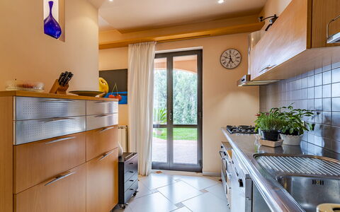 Villa Elda 6: Cuisine, Comptoir, Design Intérieur, Meubles, Sol, Bois, Appareil De Cuisine, Cabinetry, Principaux Appliance, Domicile