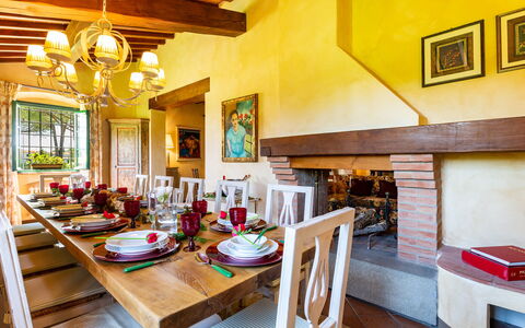 Villa Elisa 16: Meubles, Design Intérieur, Table, Bois, Chaise, Table Cuisine Et Salle A Manger, Plafond, Pièce, Salle À Manger, Sol