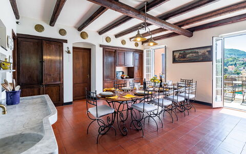 Villa Baia Blu 12: Meubles, Sol, Design Intérieur, Chaise, Table Cuisine Et Salle A Manger, Table, Sol, Domicile, Comptoir, Salle À Manger