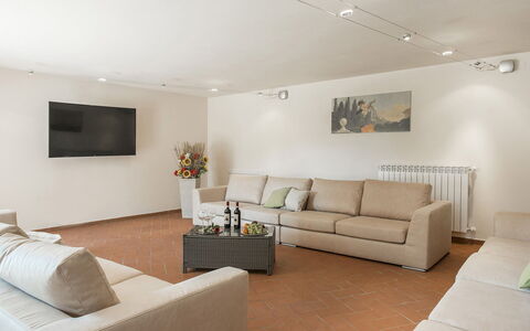 La Vecchia Fonte 15: Meubles, Design Intérieur, Sol, Canapé, Mur, Sol, Plafond, Bois, Salon, Pièce
