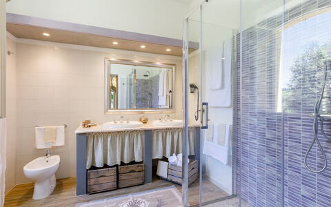 La Casa di Nanì 8: Sol, Design Intérieur, Luminaire Plomberie, Sol, Salle De Bains, Robinet, Évier, Éclairage, Domicile, Plomberie