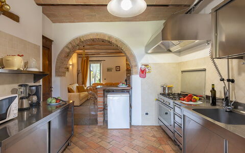 La Colonica 18: Design Intérieur, Meubles, Cuisine, Sol, Comptoir, Appareil De Cuisine, Bois, Plafond, Principaux Appliance, Cabinetry