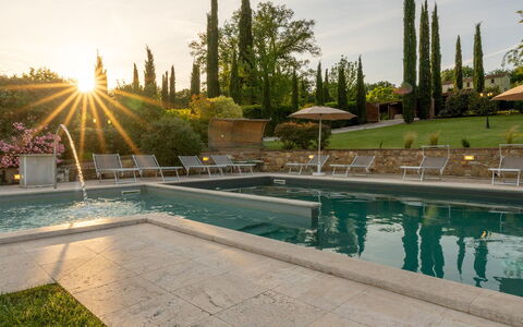La Colonica 18: Piscine, Mobilier De Jardin, Recours, Meubles, Jardin, Eco Hôtel, Aménagement Paysager, Hacienda, Chaise, Caractéristique De L'Eau