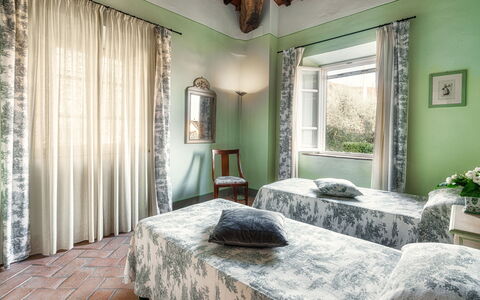 Villa Primo Sole 22: Meubles, Mur, Design Intérieur, Lit, Chambre, Pièce, Cadre, Sol, Domicile, Plafond