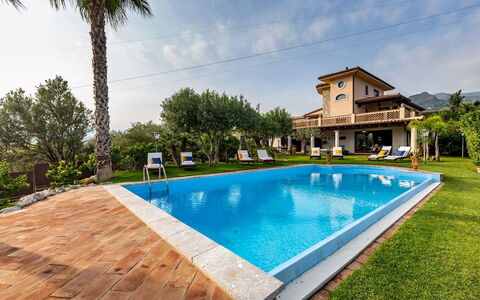 Villa Alba 12: Piscine, Recours, Eco Hôtel, Loisir, Biens, Thermes, Mobilier De Jardin, Hacienda, Villa, Arrière-Cour