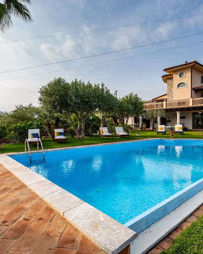 Villa Alba 12: Piscine, Recours, Eco Hôtel, Loisir, Biens, Thermes, Mobilier De Jardin, Hacienda, Villa, Arrière-Cour