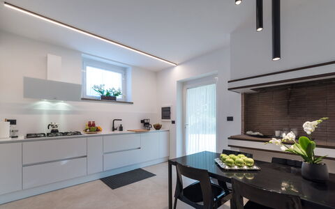 Villa Ninetta 10+1: Cuisine, Design Intérieur, Comptoir, Luminaire, Plafond, Éclairage, Domicile, Sol, Cabinetry, Appareil De Cuisine