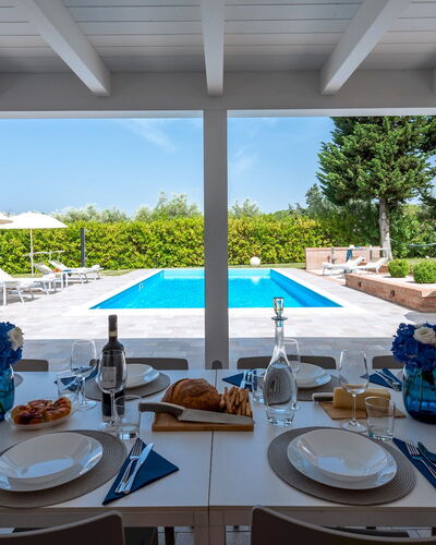 Villa Ninetta 10+1: Piscine, Meubles, Mobilier De Jardin, Recours, Chaise, Composite, Eco Hôtel, Ombre, Biens, Balancelle