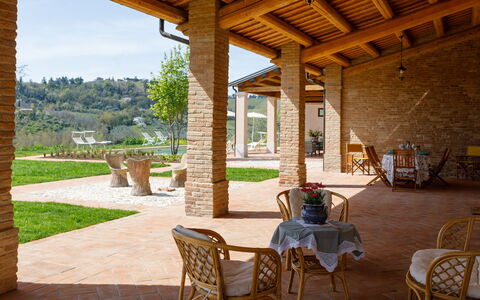 Ca' Pellicciano 8: Meubles, Chaise, Porche, Mobilier De Jardin, Ombre, Colonne, Eco Hôtel, Jardin, Patio, Biens