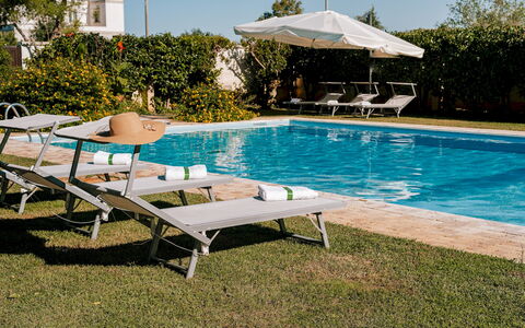 Villa Demal 8+2: Piscine, Meubles, Mobilier De Jardin, Balancelle, Parapluie, Recours, Chaise, Ombre, Loisir, Jardin
