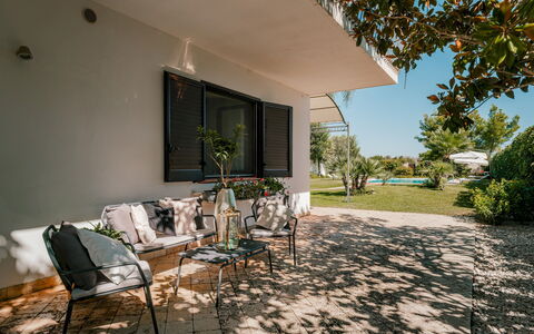 Villa Demal 8+2: Mobilier De Jardin, Meubles, Ombre, Chaise, Jardin, Aménagement Paysager, Tableau De Plein Air, Arrière-Cour, Cour, Pelouse