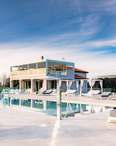 La Perla tra Gli Ulivi 12: Piscine, Composite, Recours, Mobilier De Jardin, Ombre, Biens, Villa, Conception, Chaise, Structure En Plein Air