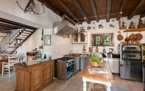 Villa Barchessa Panigai 8: Meubles, Cuisine, Design Intérieur, Bois, Comptoir, Cabinetry, Sol, Appareil De Cuisine, Domicile, Chaise