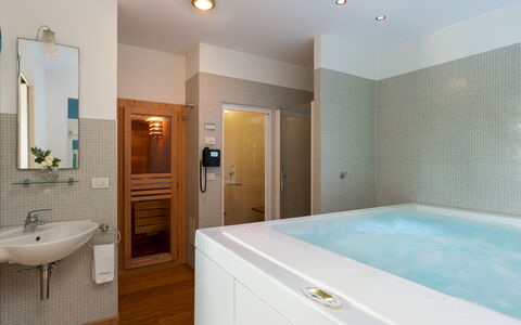 Villa Barchessa Panigai 8: Salle De Bains, Luminaire Plomberie, Design Intérieur, Sol, Sol, Baignoire, Plafond, Robinet, Plomberie, Pièce