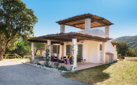 Villa Zaca 6: Bois, Porche, Domicile, Porte, Chalet, Ombre, Structure En Plein Air, Biens, Matériau Naturel, Ferme