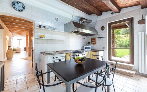 Villa Casanostra 12: Meubles, Design Intérieur, Sol, Cuisine, Bois, Comptoir, Sol, Plafond, Domicile, Pièce