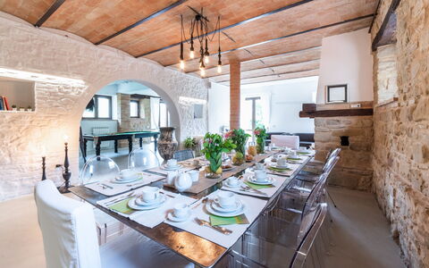 Villa Casanostra 12: Meubles, Design Intérieur, Mur, Plafond, Table, Chaise, Sol, Salle À Manger, Table Cuisine Et Salle A Manger, Éclairage