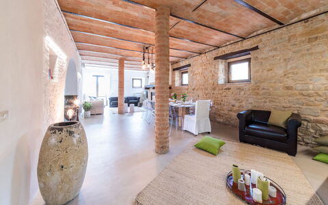 Villa Casanostra 12: Mur, Meubles, Design Intérieur, Plafond, Sol, Pièce, Sol, Chaise, Salon, Faisceau