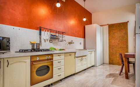 Villa Relax 12+2: Sol, Design Intérieur, Bois, Sol, Plafond, Cuisine, Comptoir, Éclairage, Cabinetry, Pièce