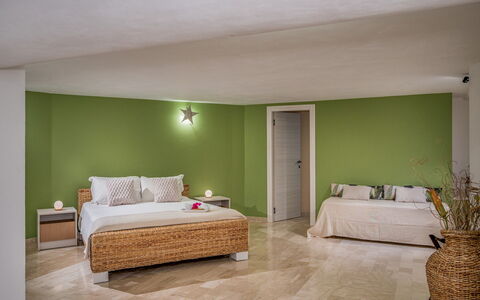 Villa Relax 12+2: Meubles, Design Intérieur, Sol, Sol, Mur, Lit, Chambre, Bois, Plafond, Pièce