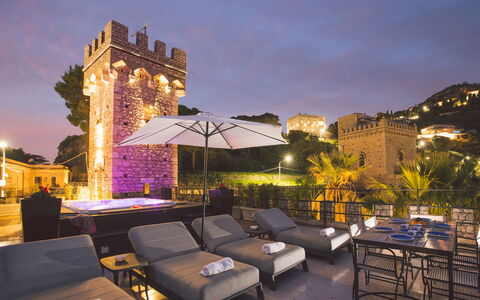 Torre Pirandello 6: Recours, Piscine, Biens, Hôtel, Hacienda, Nuit, Ville Resort, Cour, Manoir