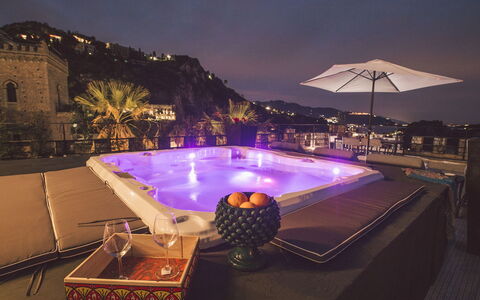 Torre Pirandello 6: Nuit, Éclairage, Recours, Piscine, Hôtel, Minuit, Éclairage Paysager, Ville Resort, Eco Hôtel, Hôtel Boutique