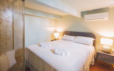 Torre Pirandello 6: Lit, Chambre, Design Intérieur, Sol, Literie, Drap De Lit, Sol, Bois, Meubles, Pièce