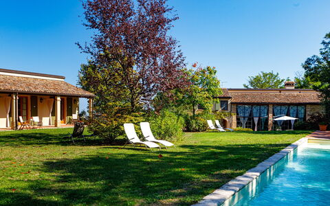 La Tana del Ghiro 18: Bâtiment, Maison, Domicile, Toit, Architecture, Zone Résidentielle, Chalet, Ferme, Arbuste