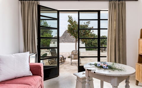 Trullo Santa Pazienza 6+3: Meubles, Design Intérieur, Bois, Sol, Sol, Pièce, Éclairage, Domicile, Porte, Salon