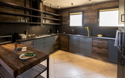 Villa Passo degli Aironi 12: Cuisine, Meubles, Comptoir, Sol, Design Intérieur, Bois, Cabinetry, Appareil De Cuisine, Plafond, Sol