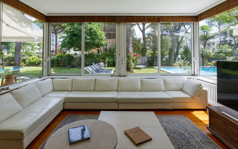 Villa Guidi 10: Meubles, Design Intérieur, Canapé, Sol, Sol, Bois, Salon, Plafond, Appartement, Éclairage