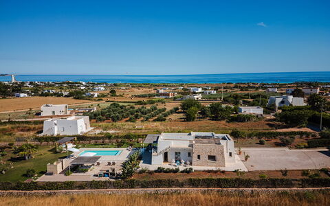 Villa Gialonia 8+2: Bleu, Biens, Piscine, Aménagement Paysager, Villa, Recours
