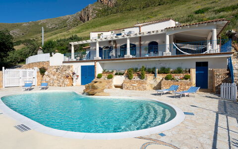 Villa Olimpia 6+2: Bleu, Piscine, Mobilier De Jardin, Recours, Meubles, Chaise, Eco Hôtel, Biens, Parapluie, Villa