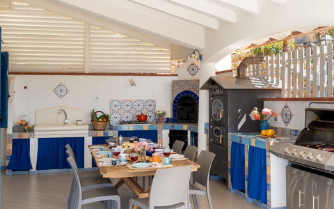 Villa Olimpia 6+2: Meubles, Design Intérieur, Table, Chaise, Table Cuisine Et Salle A Manger, Plafond, Cuisine, Ombre, Plante D'Appartement, Conception