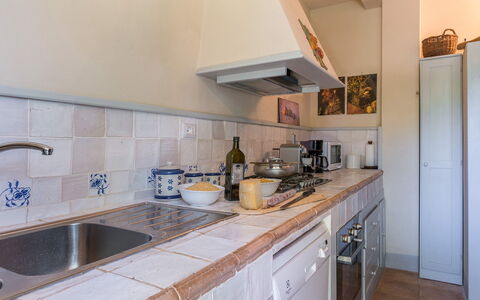 Casale dei Tigli 8: Comptoir, Cuisine, Sol, Appareil De Cuisine, Design Intérieur, Cabinetry, Sol, Principaux Appliance, Evier, Pièce