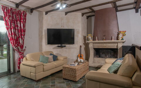 Villa Alessia 6: Meubles, Design Intérieur, Sol, Sol, Pièce, Canapé, Salon, Éclairage, Chaise, Table