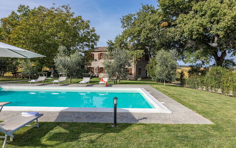 Casale le Tre Querce 8+1: Arbre, Zone Résidentielle, Biens, Piscine, Maison, Domicile, Pelouse, Jardin, Ferme, Hacienda
