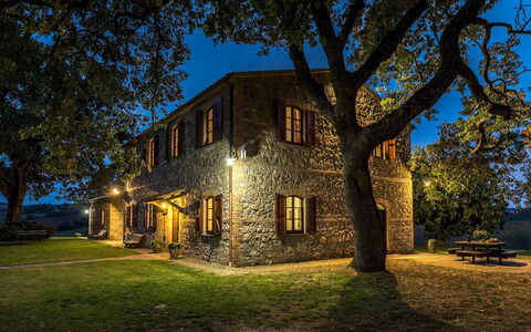 Casale le Tre Querce 8+1: Arbre, Maison, Zone Rurale, Chalet, Domicile, Ferme, Biens, Pelouse, Village, Aménagement Paysager