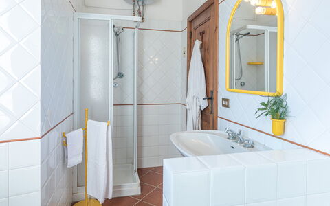 Casale le Tre Querce 8+1: Mur, Design Intérieur, Luminaire Plomberie, Sol, Salle De Bains, Sol, Plomberie, Robinet, Tuile, Pièce