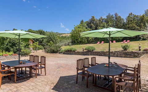 Podere le Corone 14: Meubles, Mobilier De Jardin, Table, Tableau De Plein Air, Chaise, Jardin, Table Cuisine Et Salle A Manger, Parapluie, Ombre, Aménagement Paysager