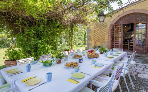 Podere Pratovecchio 14+2: Meubles, Table, Chaise, Table Cuisine Et Salle A Manger, Nappe De Table, Restaurant, Tableau De Plein Air, Jardin, Aliments, Mobilier De Jardin