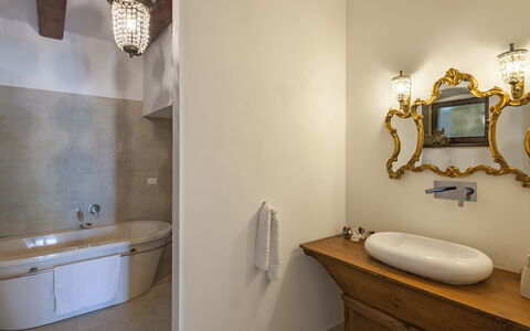 Casa Melograno 11+2: Salle De Bains, Luminaire Plomberie, Design Intérieur, Baignoire, Sol, Robinet, Lavabo, Évier, Sol, Plomberie