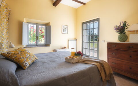Casale Dell Oasi 12: Meubles, Design Intérieur, Lit, Mur, Chambre, Sol, Pièce, Drap De Lit, Sol, Bois