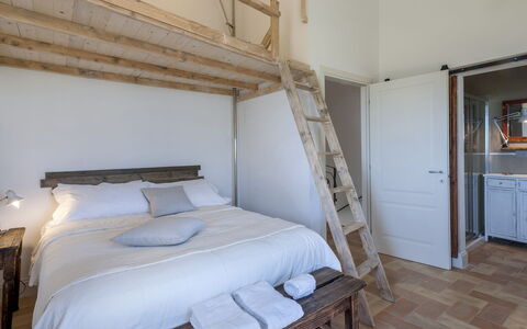 Casa Pilar 4+1: Meubles, Chambre, Lit, Bois, Drap De Lit, Design Intérieur, Literie, Sol, Linge, Sol