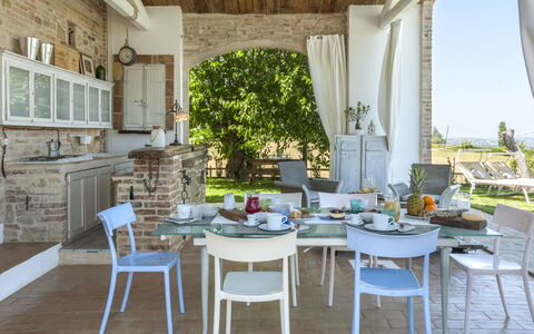 Casa Pilar 4+1: Meubles, Chaise, Table, Table Cuisine Et Salle A Manger, Design Intérieur, Salle À Manger, Mobilier De Jardin, Tableau De Plein Air, Restaurant, Nappe De Table
