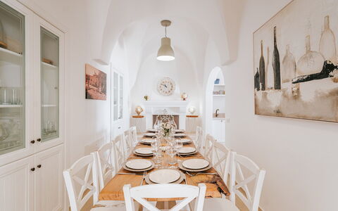 La Torre di Monsignore 12: Meubles, Design Intérieur, Table, Plafond, Chaise, Table Cuisine Et Salle A Manger, Éclairage, Salle À Manger, Luminaire, Pièce