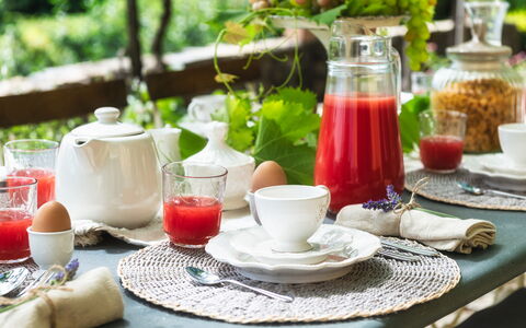 Villa Marraccini 8: Vaisselle, Serveware, Aliments, Coupe, Drinkware, Vaisselle, Table, Théière, Porcelaine, Assiette