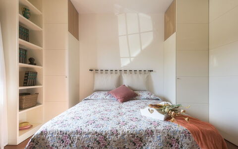 La Panoramica 8: Meubles, Lit, Design Intérieur, Chambre, Mur, Sol, Sol, Drap De Lit, Literie, Bois