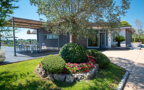 Villa Atmosfere 8: Arbuste, Jardin, Domicile, Zone Résidentielle, Lot Terre, Ombre, Biens, Couverture De Sol, Aménagement Paysager