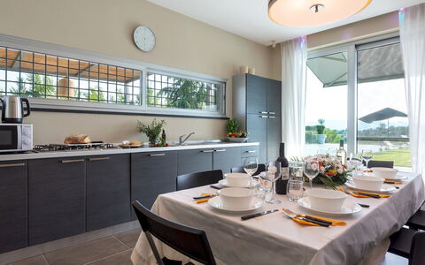 Villa Atmosfere 8: Design Intérieur, Cuisine, Meubles, Éclairage, Domicile, Sol, Comptoir, Plafond, Chaise, Appareil De Cuisine